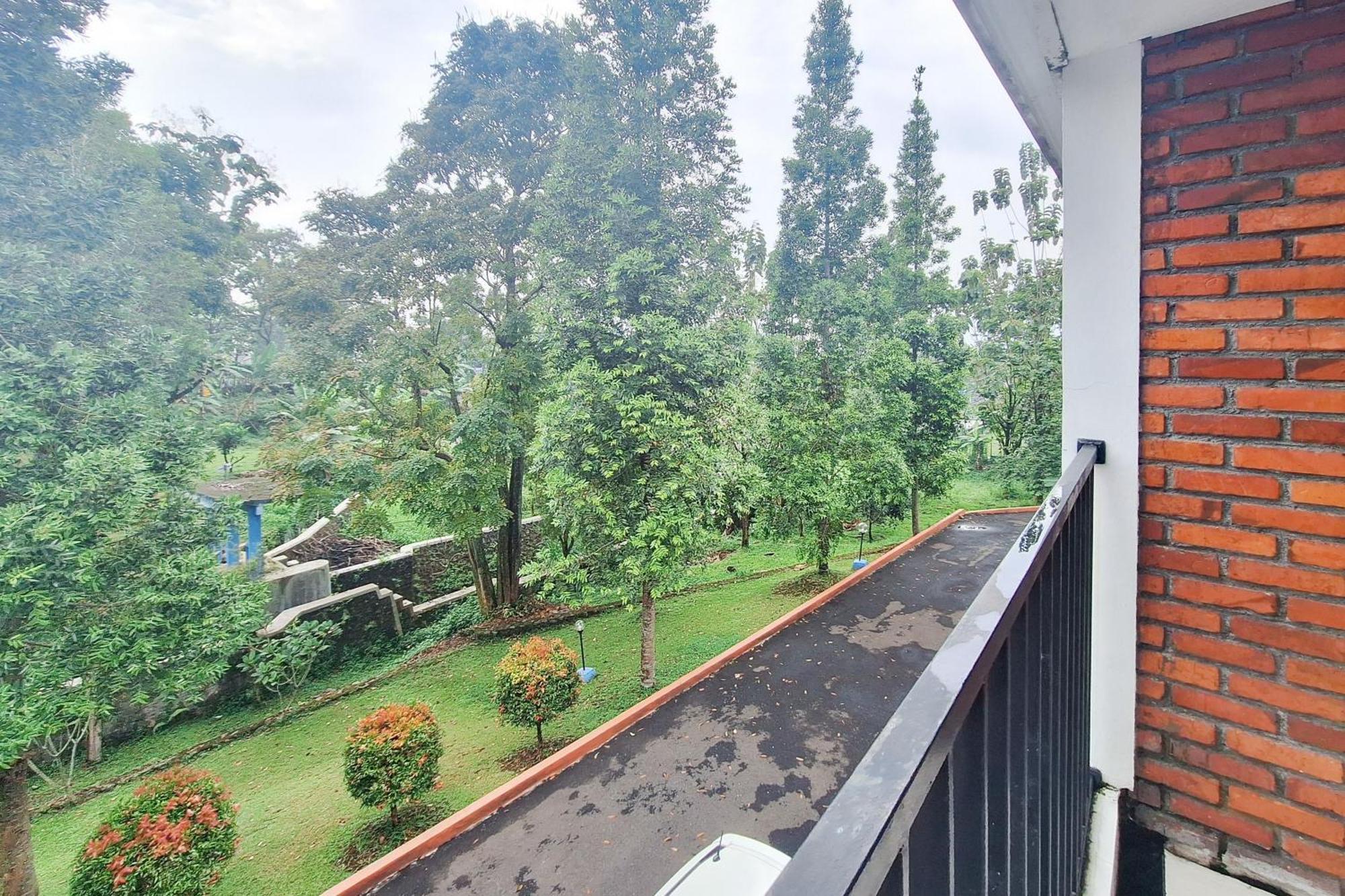 Reddoorz Resort At Tridaya Cisarua Puncak Ngoại thất bức ảnh