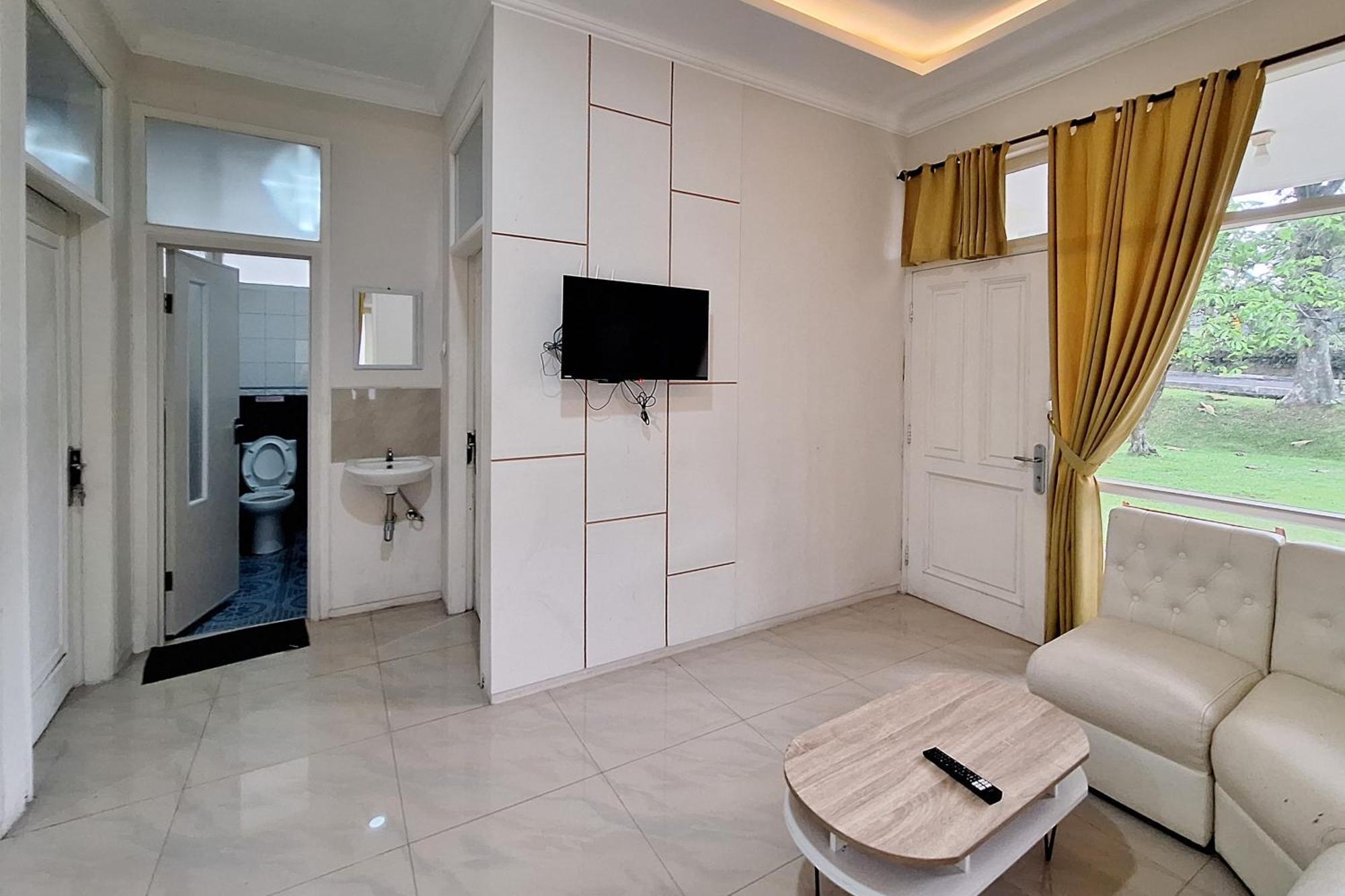 Reddoorz Resort At Tridaya Cisarua Puncak Ngoại thất bức ảnh