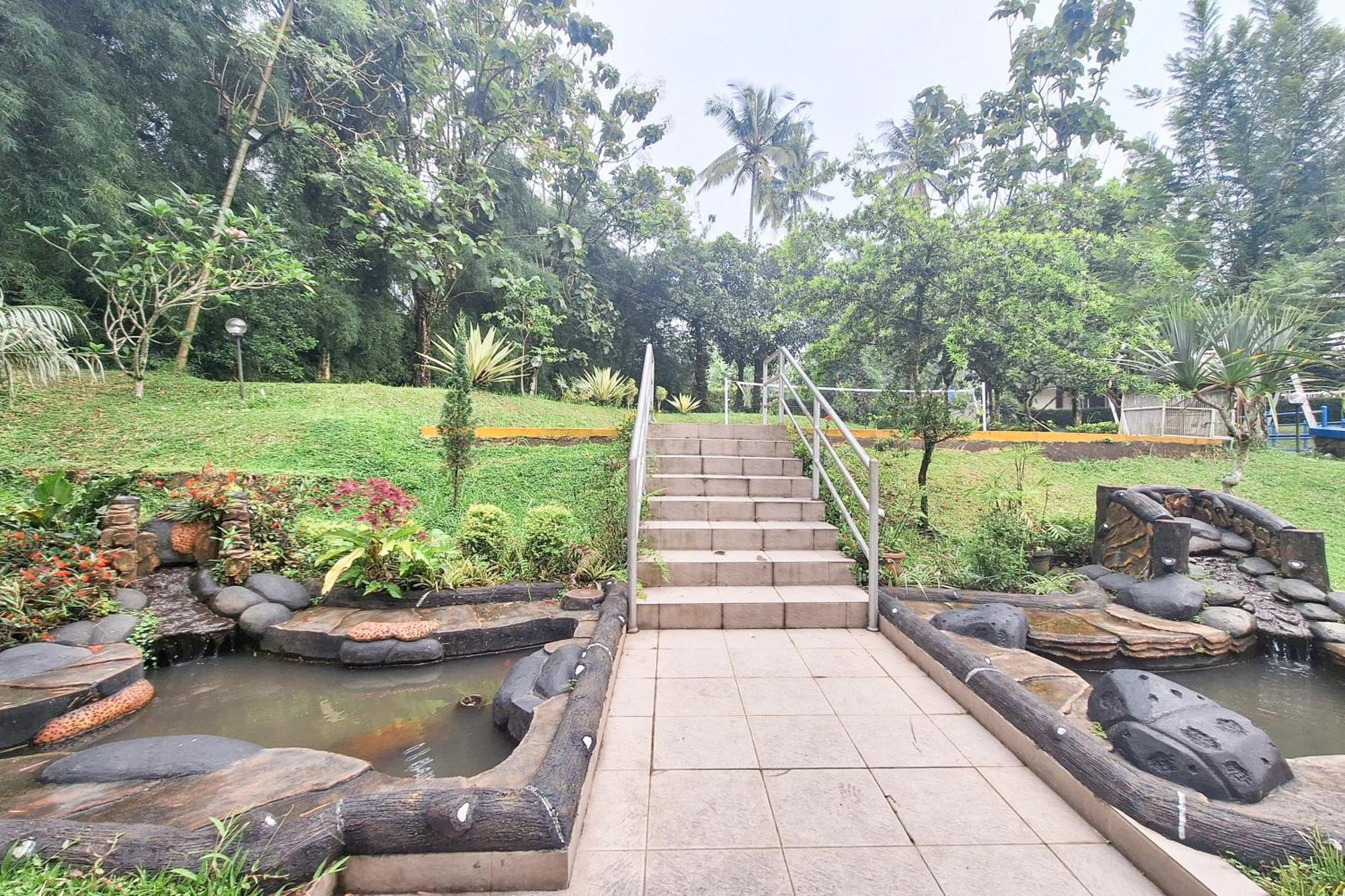 Reddoorz Resort At Tridaya Cisarua Puncak Ngoại thất bức ảnh