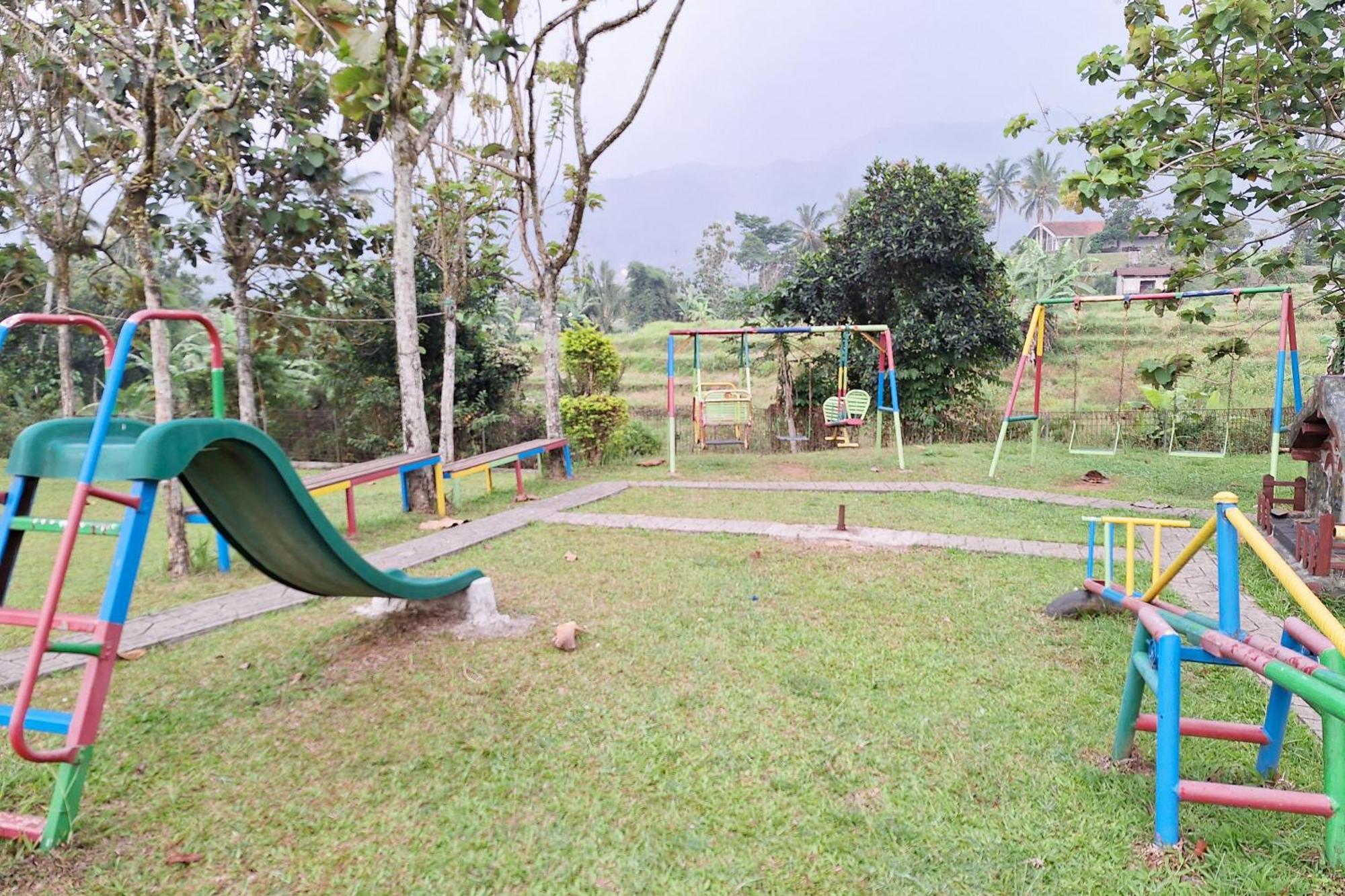 Reddoorz Resort At Tridaya Cisarua Puncak Ngoại thất bức ảnh